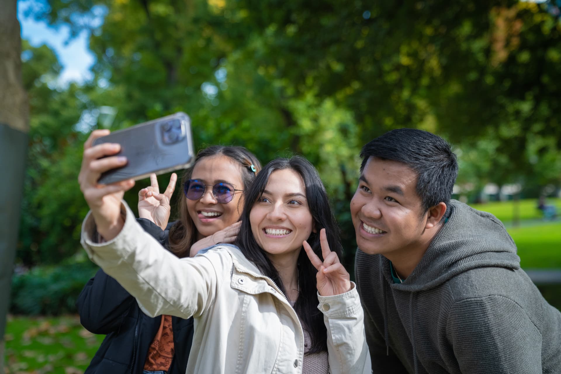 Bayside students taking a photo together outdoors in Melbourne